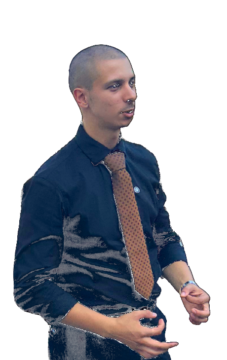 Un socio di Project Consulting che parla rivolto verso l'obiettivo